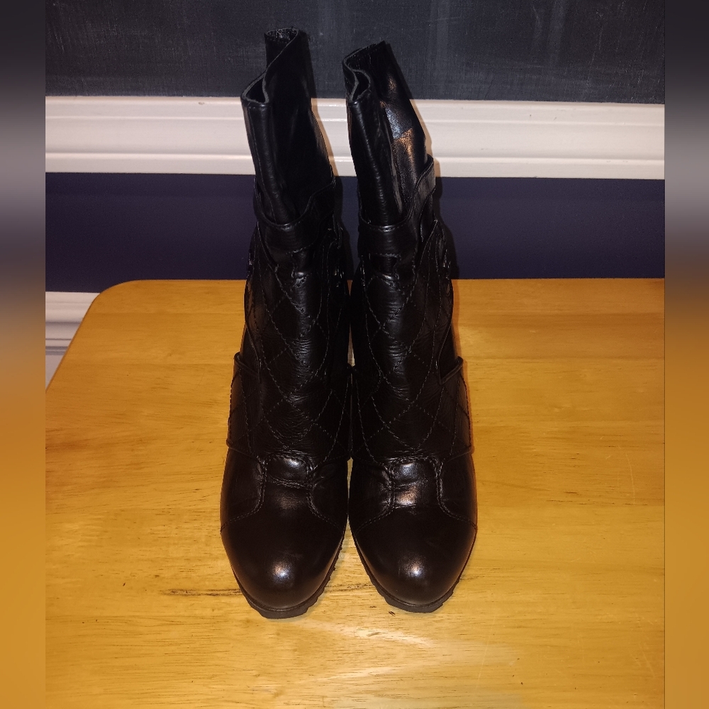 Chanel CC Leather Heeled Boots Size 34 1/2 - Picture 3 of 6